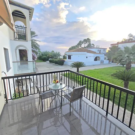 Seaside Escape Apartment Larnaca Exterior photo